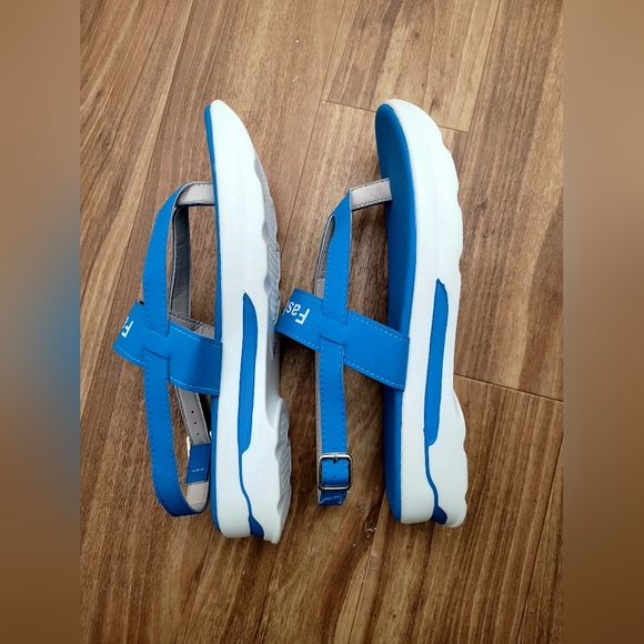 Sandals - Picture 5 of 5